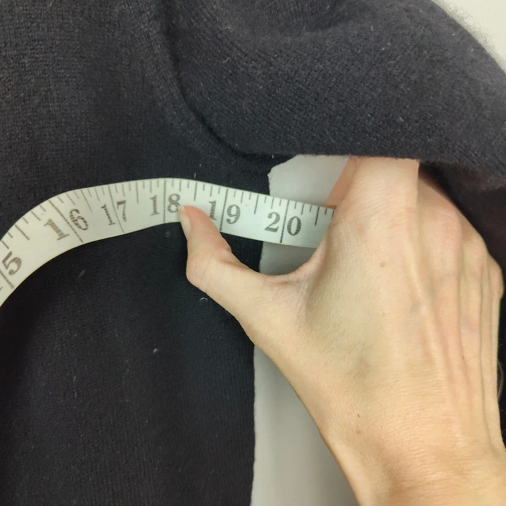 White + Warren Cashmere Cardigan‎ Sweater Womens Medium Black Purple Silk Lining